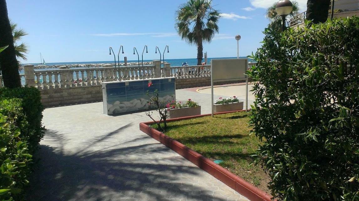 Apartamentos Marina Sol De Espana カンブリルス エクステリア 写真